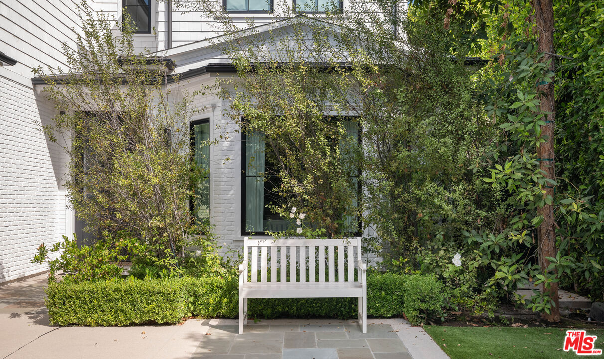 10439 Valley Spring Ln, Toluca Lake