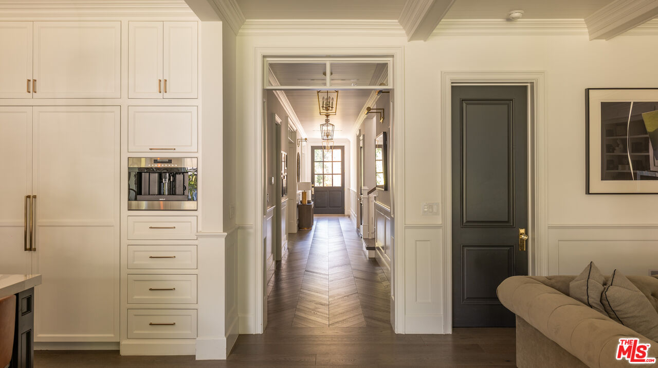 10439 Valley Spring Ln, Toluca Lake