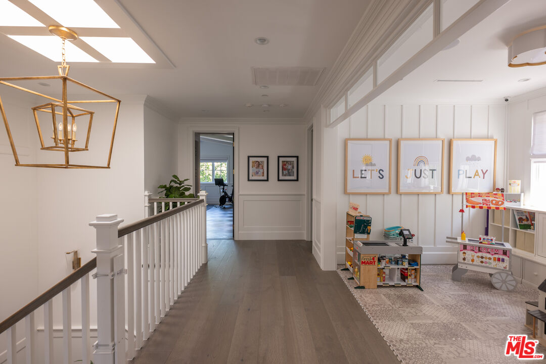 10439 Valley Spring Ln, Toluca Lake