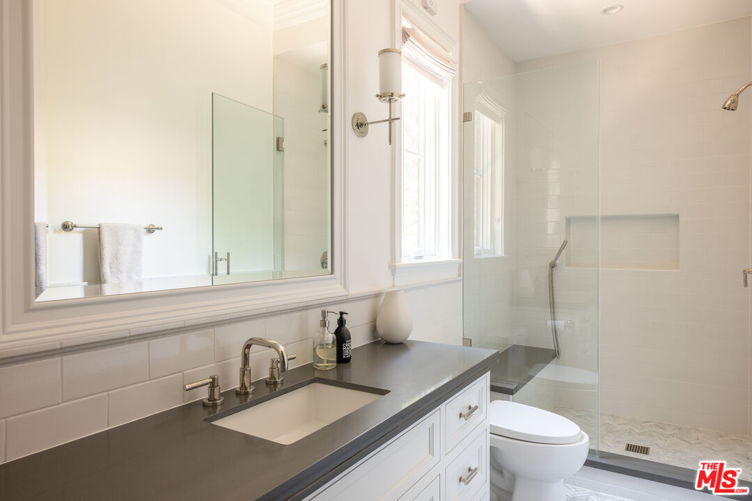 10439 Valley Spring Ln, Toluca Lake