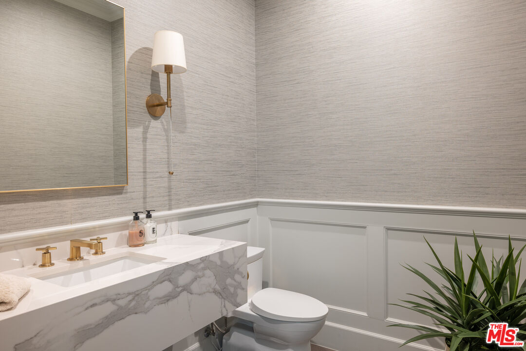 10439 Valley Spring Ln, Toluca Lake