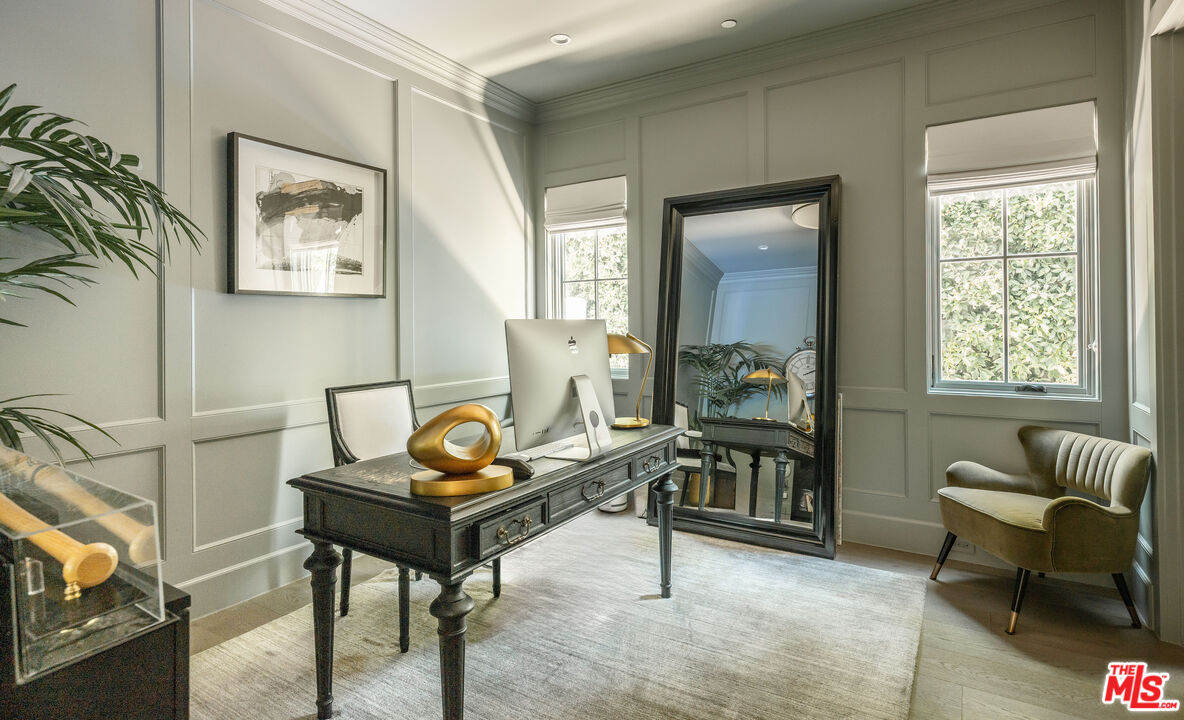 10439 Valley Spring Ln, Toluca Lake