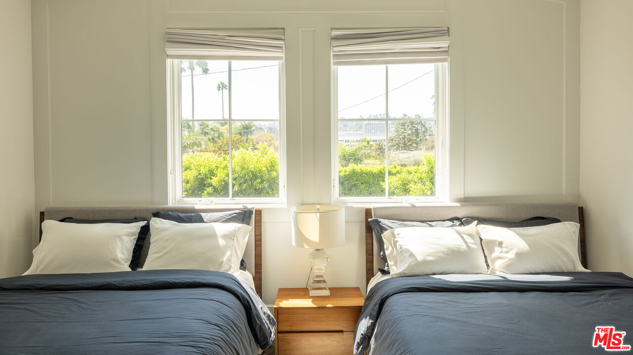 10439 Valley Spring Ln, Toluca Lake