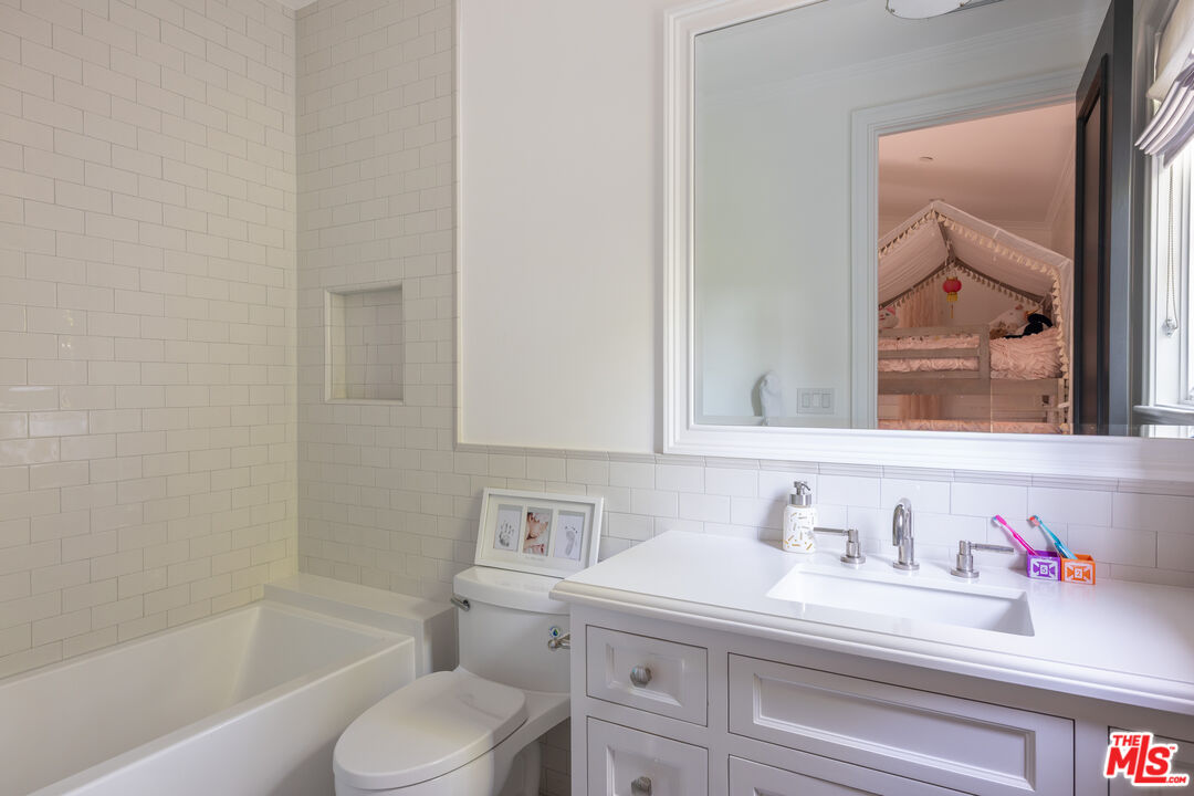 10439 Valley Spring Ln, Toluca Lake