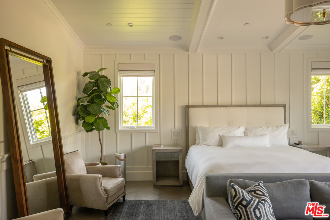 10439 Valley Spring Ln, Toluca Lake