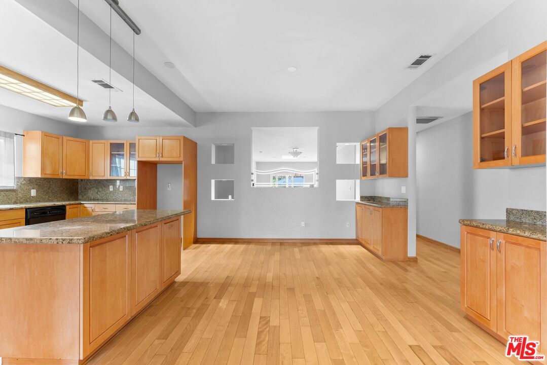 843 S Mullen Ave