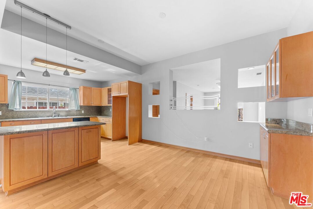 843 S Mullen Ave
