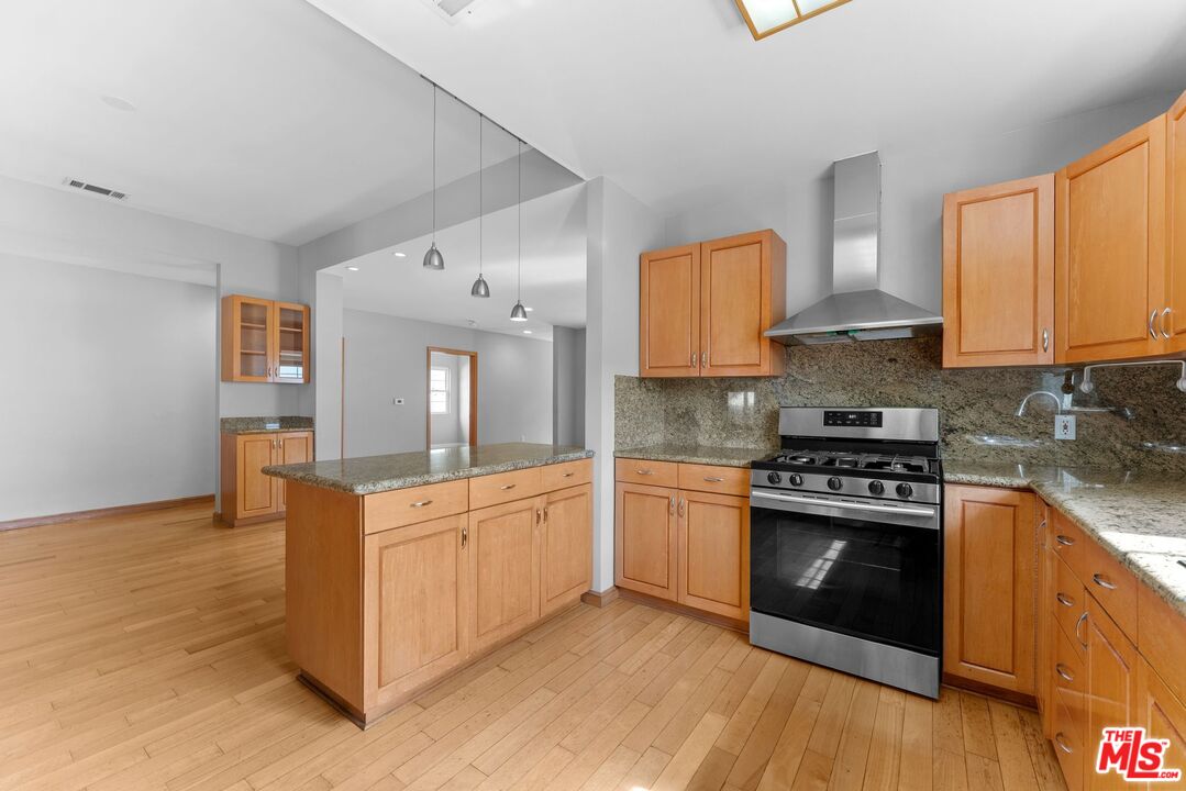 843 S Mullen Ave