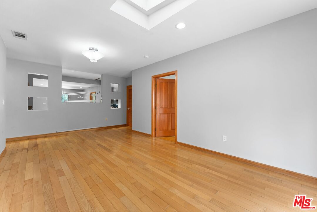 843 S Mullen Ave