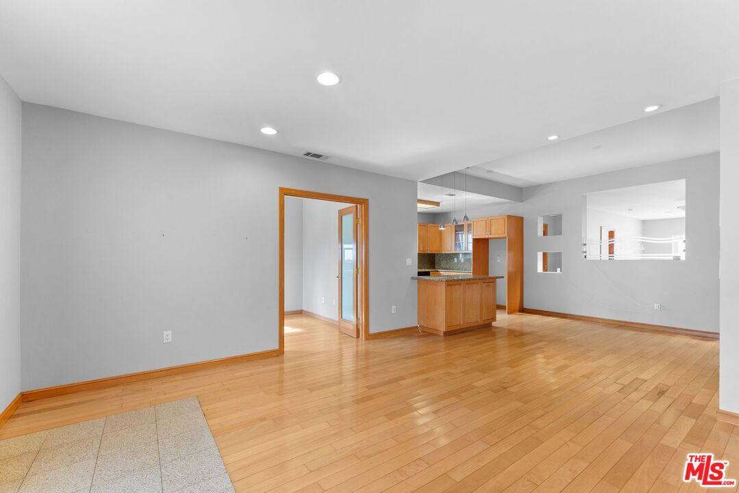 843 S Mullen Ave