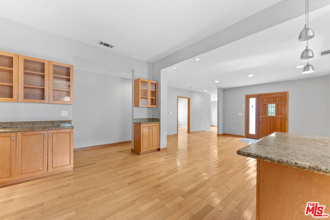 843 S Mullen Ave