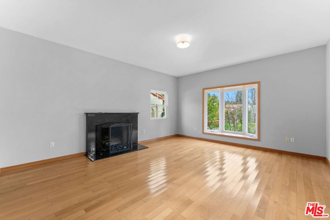 843 S Mullen Ave
