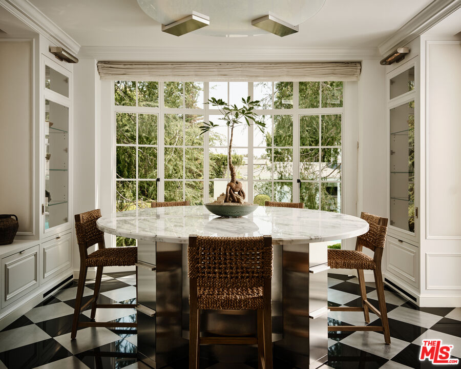 826 Greenway Dr, Beverly Hills