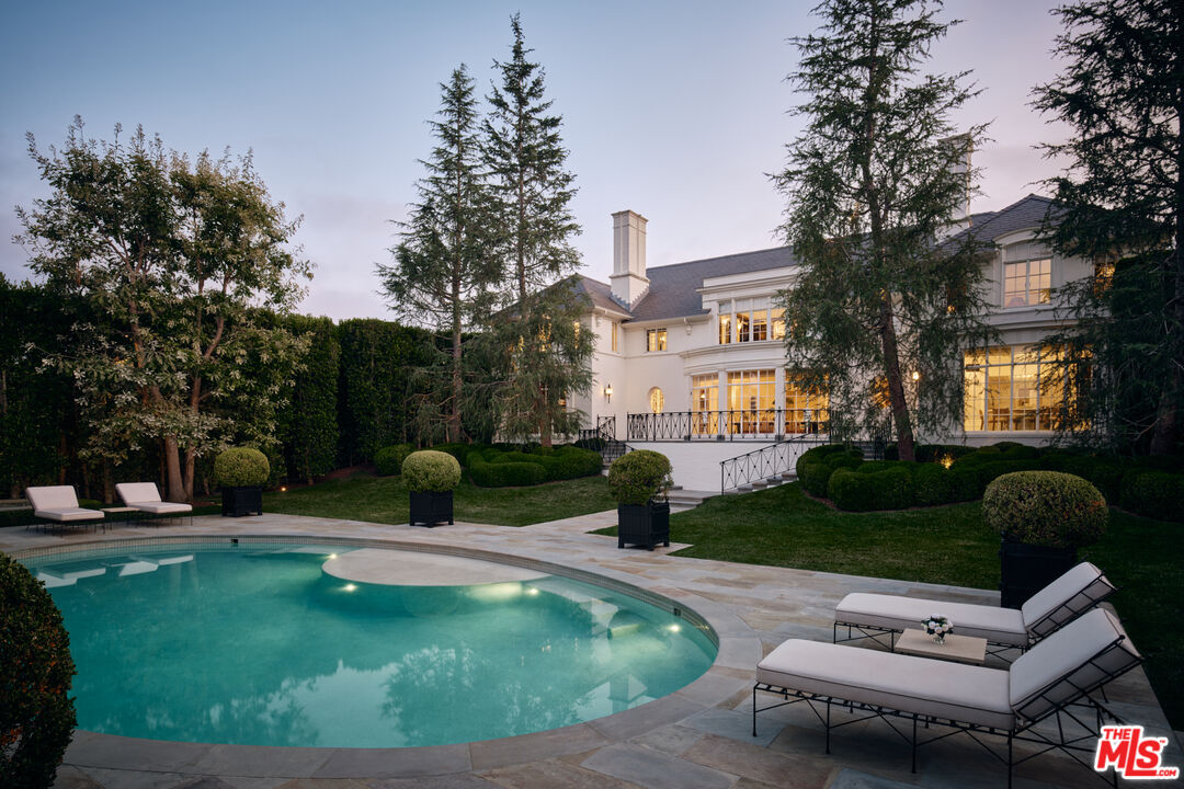 826 Greenway Dr, Beverly Hills