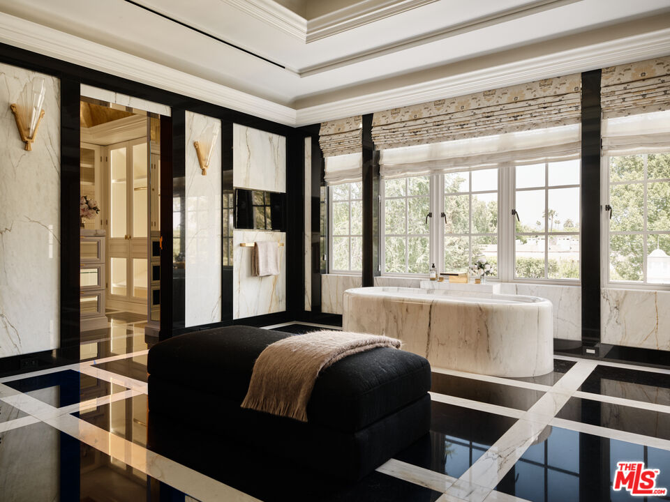 826 Greenway Dr, Beverly Hills