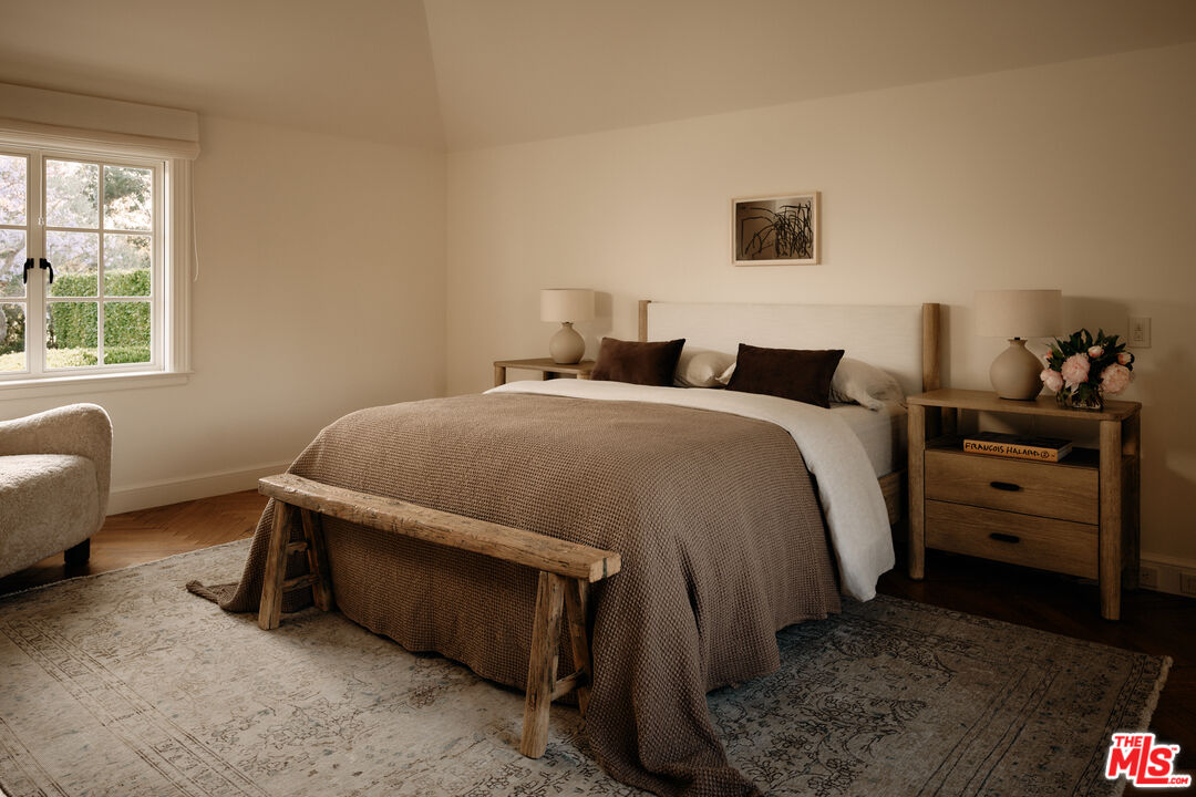 826 Greenway Dr, Beverly Hills