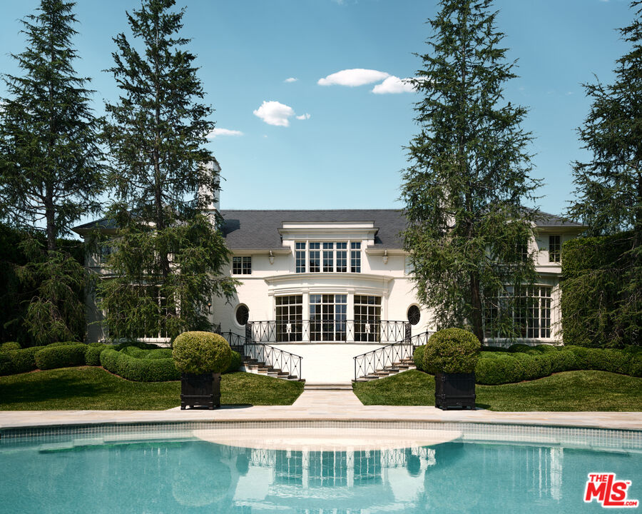 826 Greenway Dr, Beverly Hills