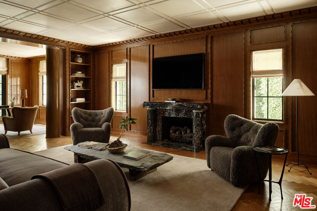 826 Greenway Dr, Beverly Hills