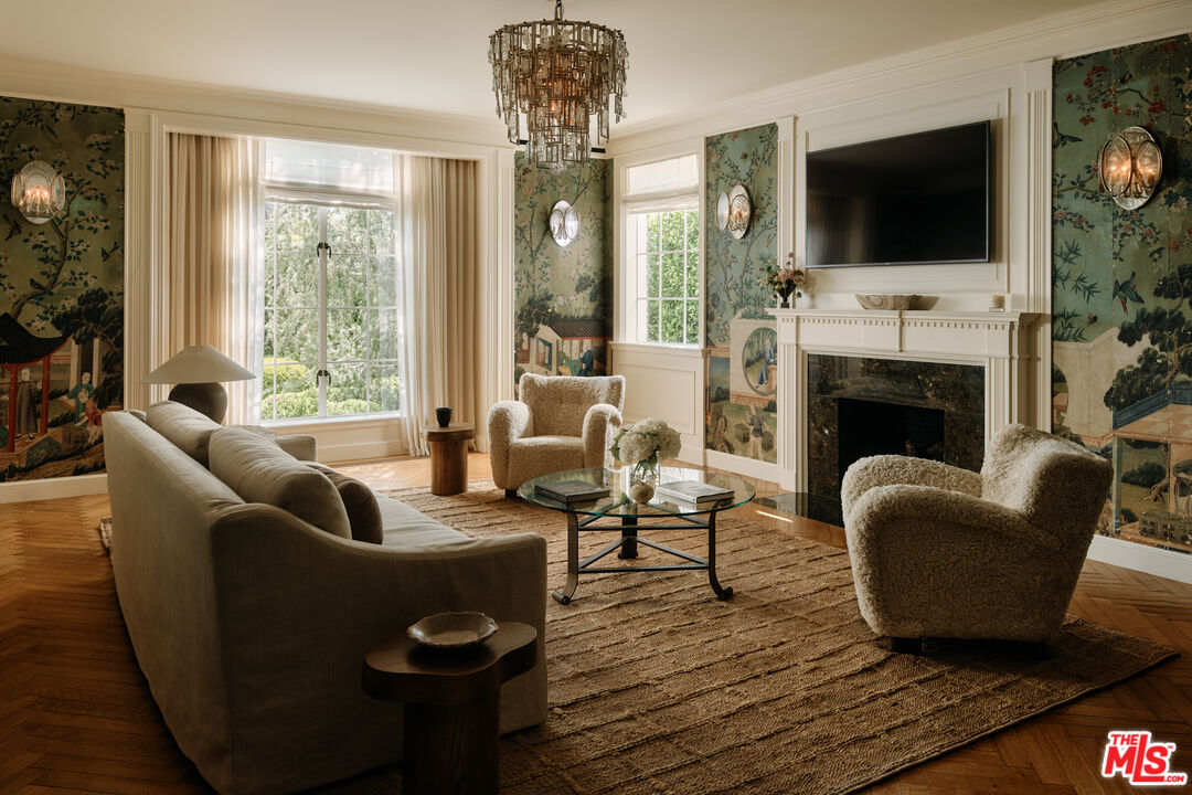 826 Greenway Dr, Beverly Hills