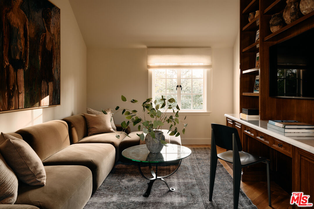 826 Greenway Dr, Beverly Hills