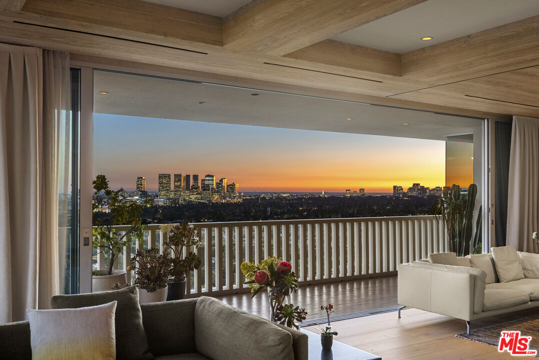 9255 Doheny Rd Unit: 1206