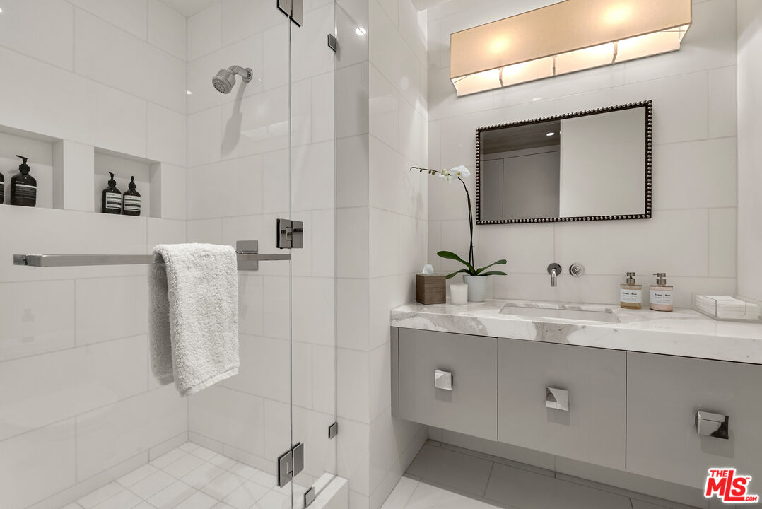 9255 Doheny Rd Unit: 1206