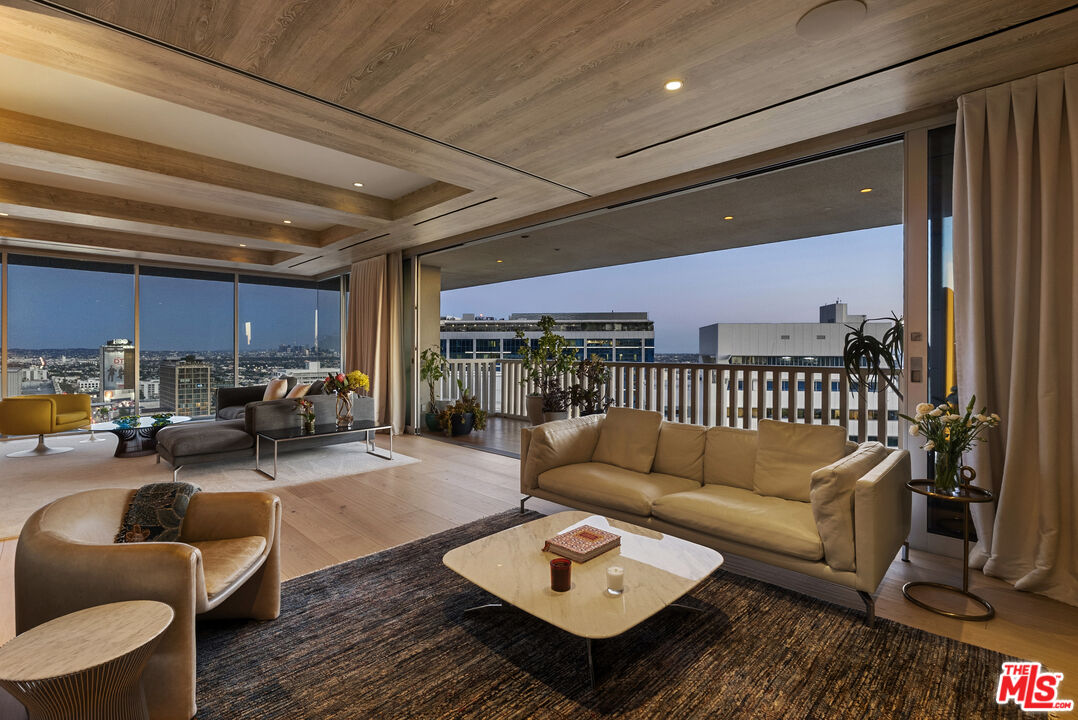 9255 Doheny Rd Unit: 1206