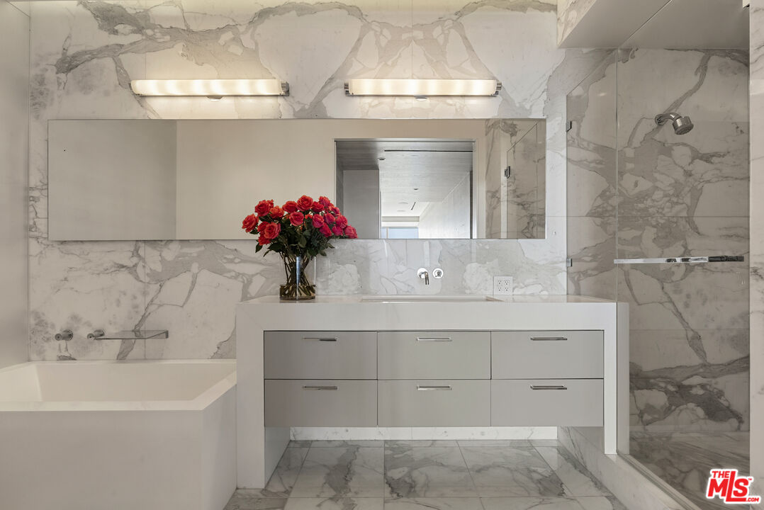 9255 Doheny Rd Unit: 1206