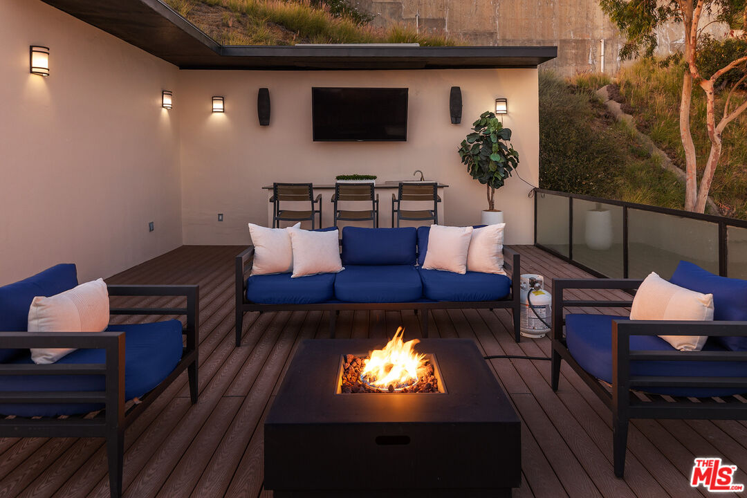 1815 N Crescent Heights Blvd, Hollywood Hills