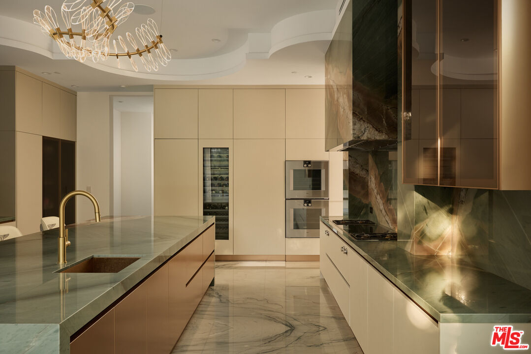 701 N Camden Dr, Beverly Hills