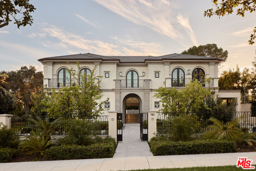 701 N Camden Dr, Beverly Hills