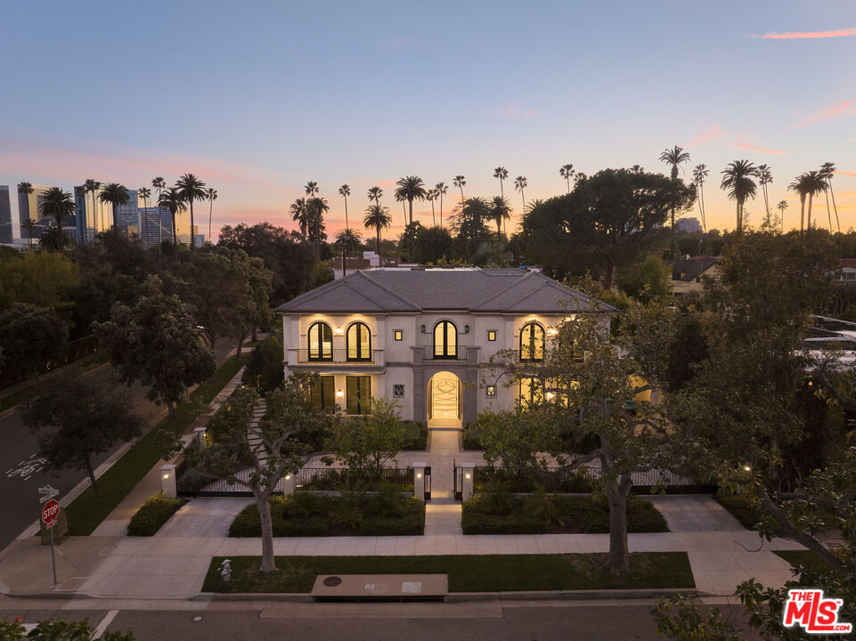 701 N Camden Dr, Beverly Hills