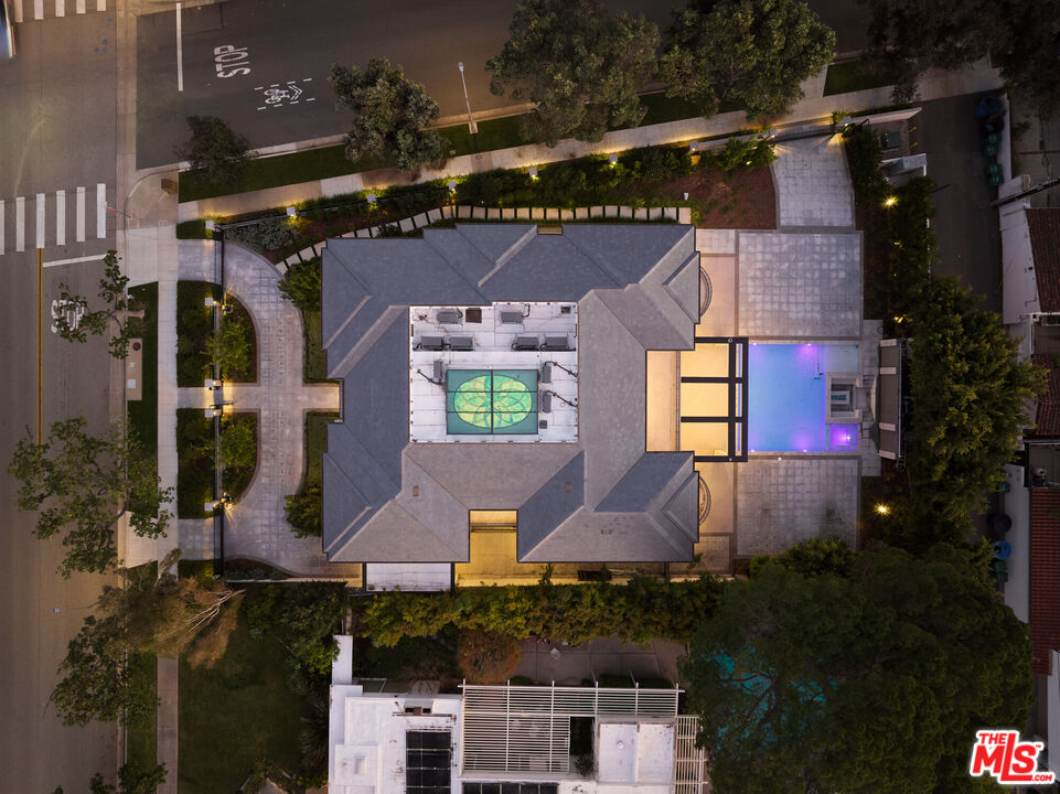 701 N Camden Dr, Beverly Hills