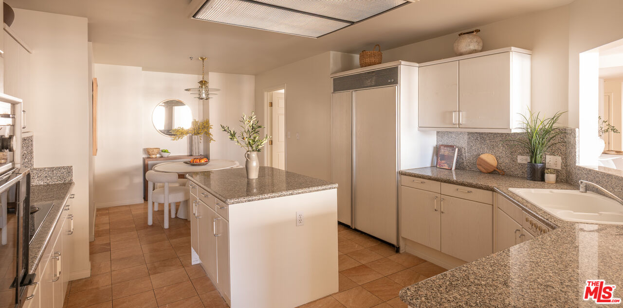 10724 Wilshire Blvd Unit: 1106