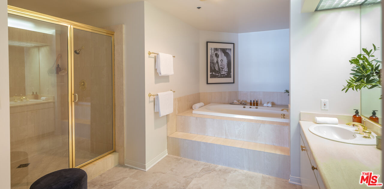 10724 Wilshire Blvd Unit: 1106