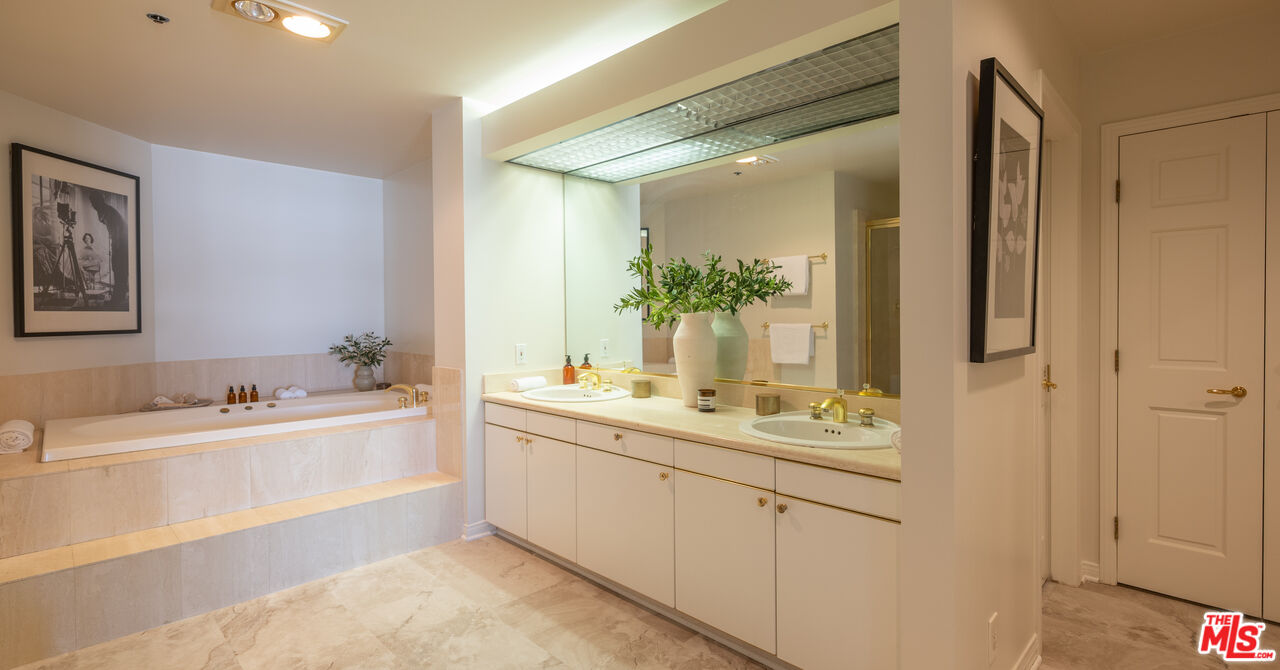 10724 Wilshire Blvd Unit: 1106