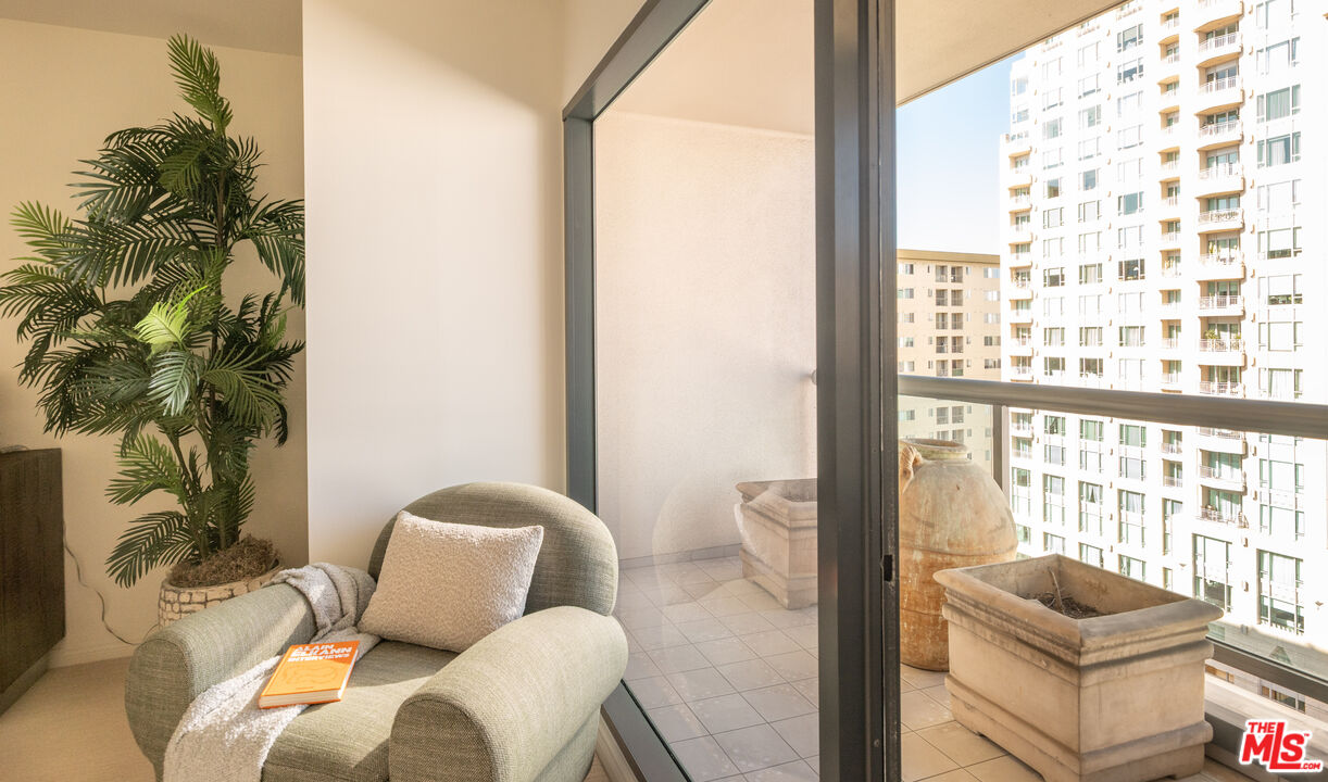 10724 Wilshire Blvd Unit: 1106