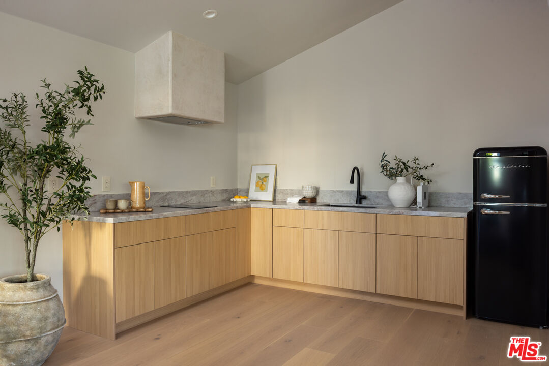 321 N Lucerne Blvd, Hancock Park