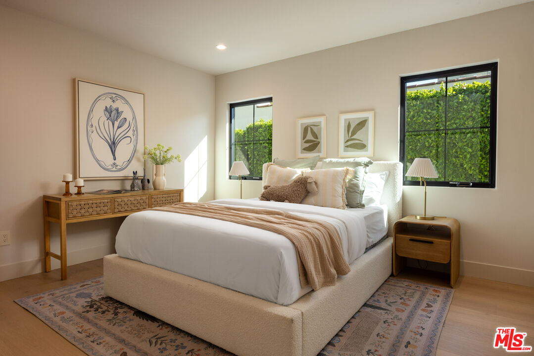 321 N Lucerne Blvd, Hancock Park