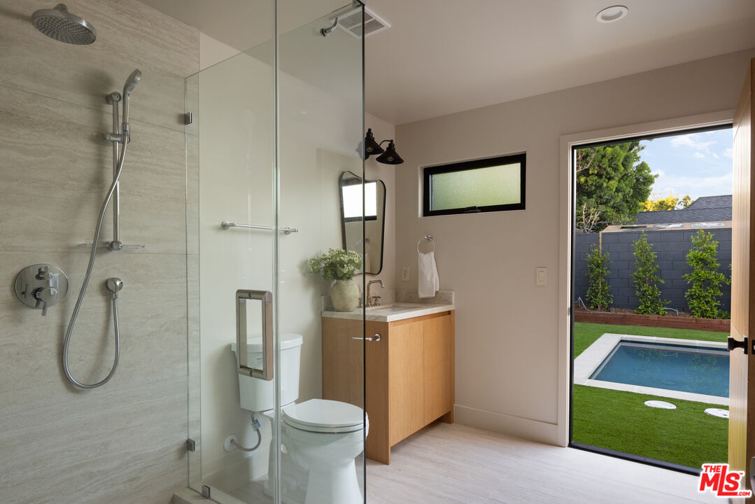 321 N Lucerne Blvd, Hancock Park