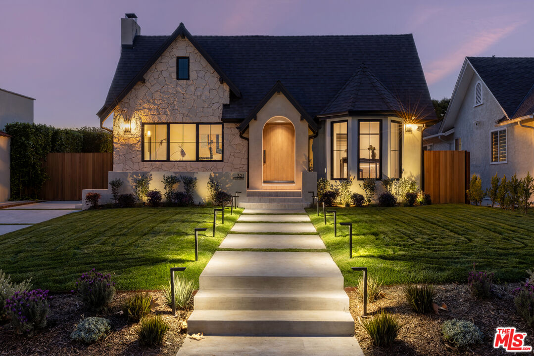 321 N Lucerne Blvd, Hancock Park