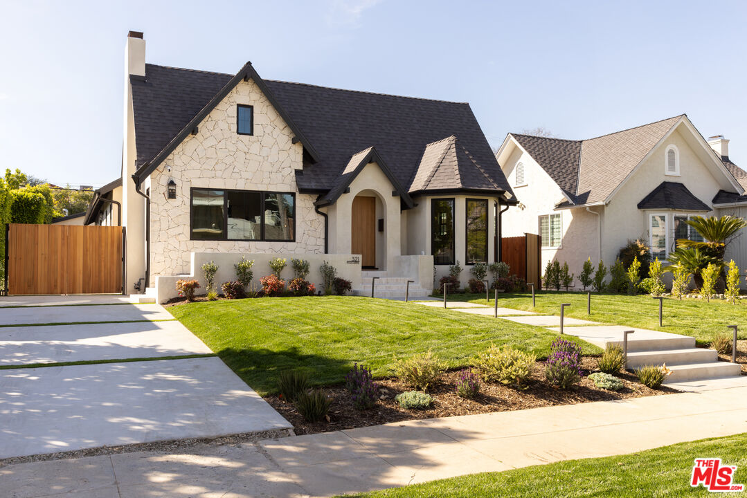 321 N Lucerne Blvd, Hancock Park