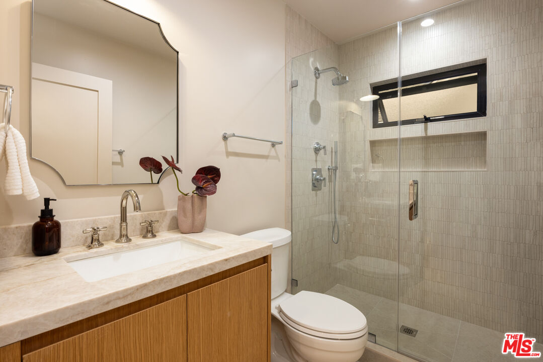 321 N Lucerne Blvd, Hancock Park