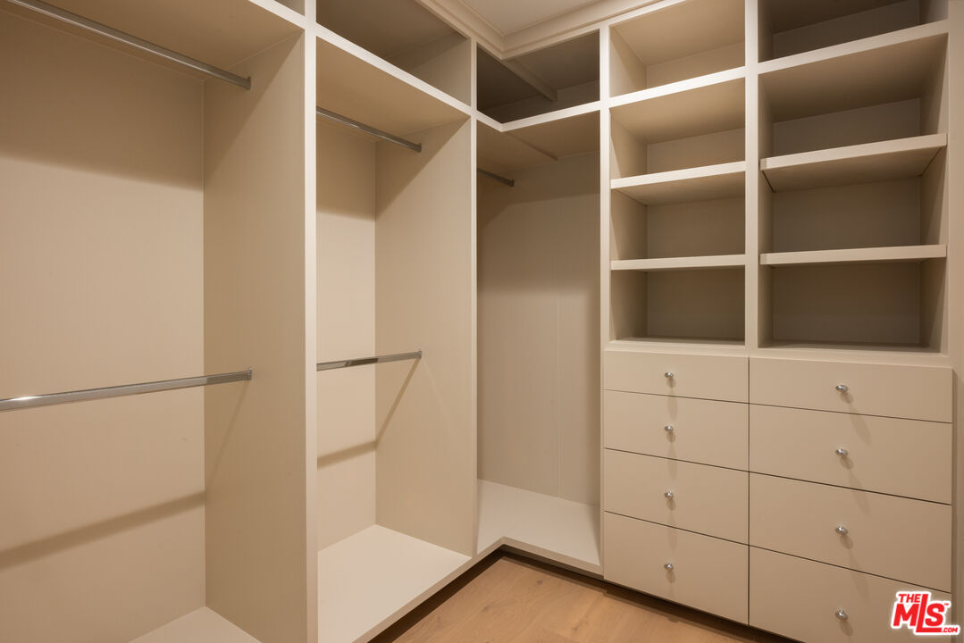 321 N Lucerne Blvd, Hancock Park