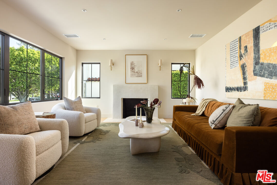 321 N Lucerne Blvd, Hancock Park