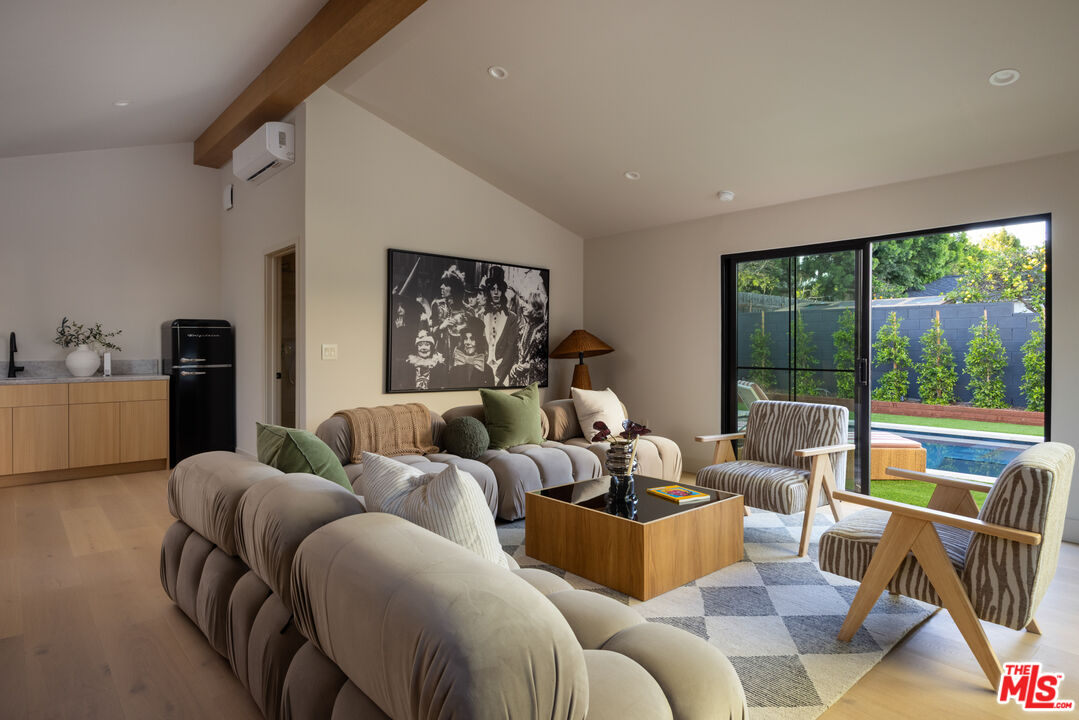 321 N Lucerne Blvd, Hancock Park