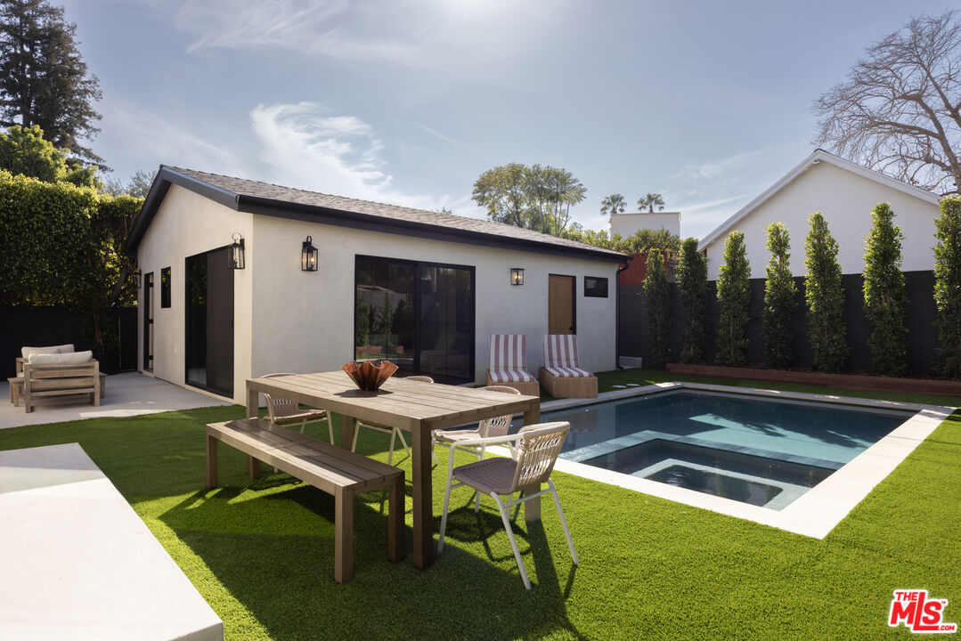 321 N Lucerne Blvd, Hancock Park