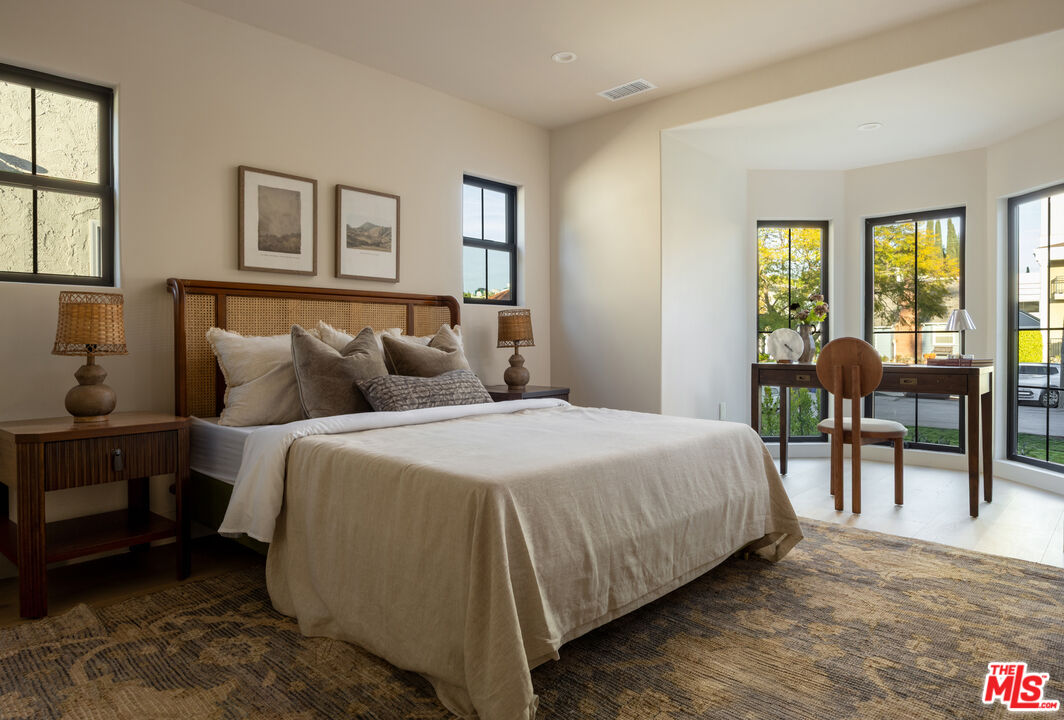 321 N Lucerne Blvd, Hancock Park