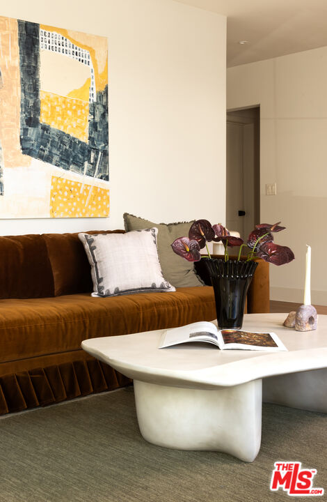 321 N Lucerne Blvd, Hancock Park