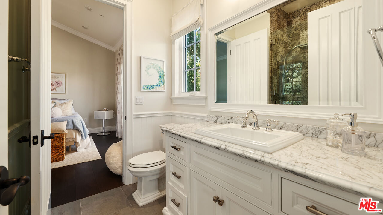 361 N Bowling Green Way